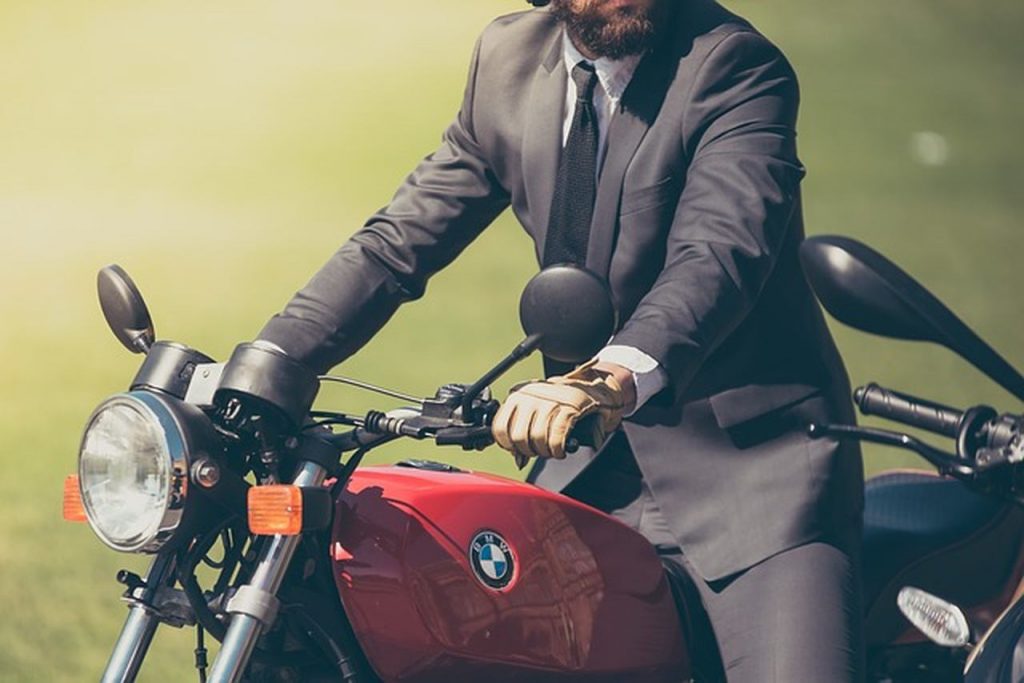 IPVA Moto: Comprar moto com IPVA atrasado vale a pena?